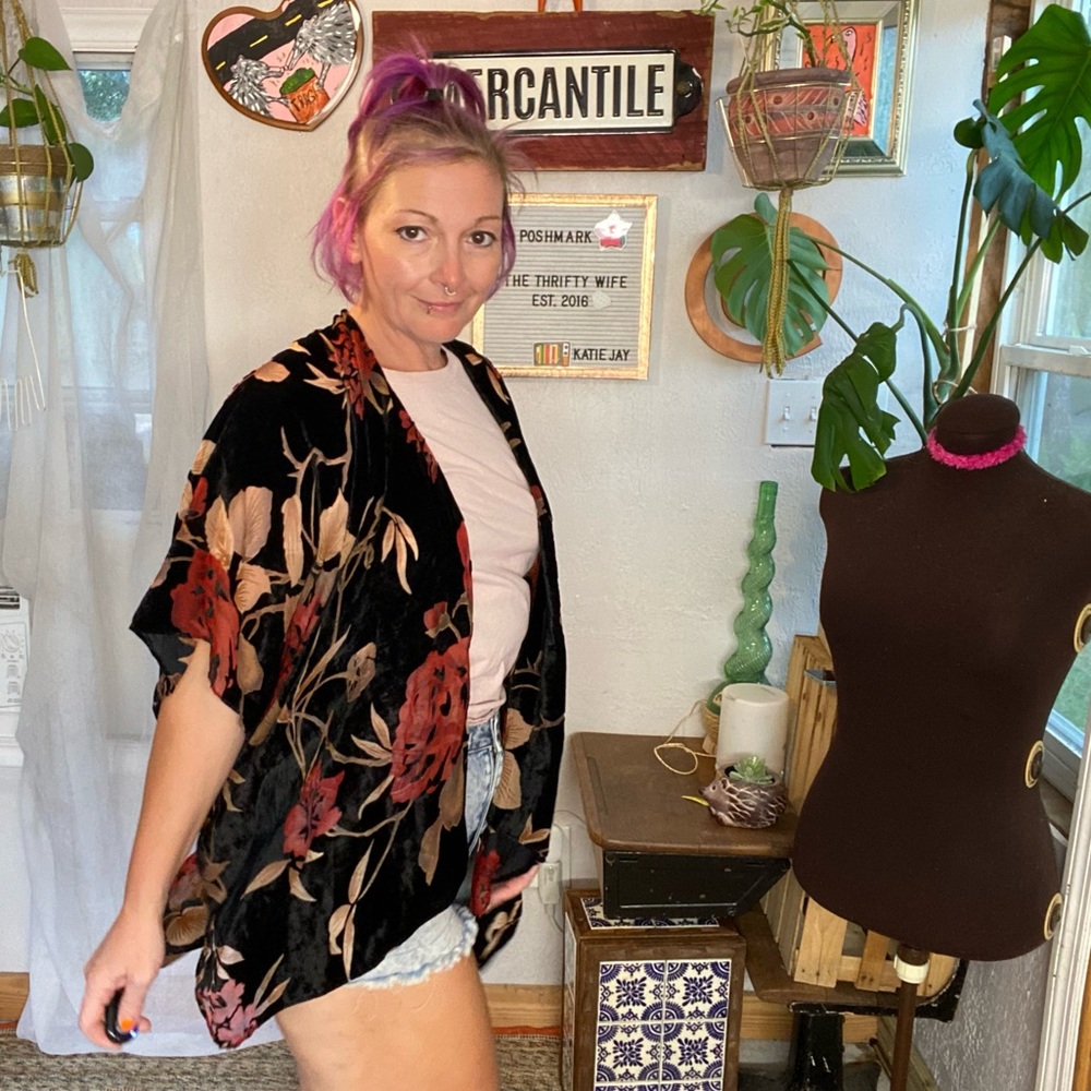 Vintage Black & Red Floral Flowy Bohemian Hippie Kimono One Size - Picture 9 of 16